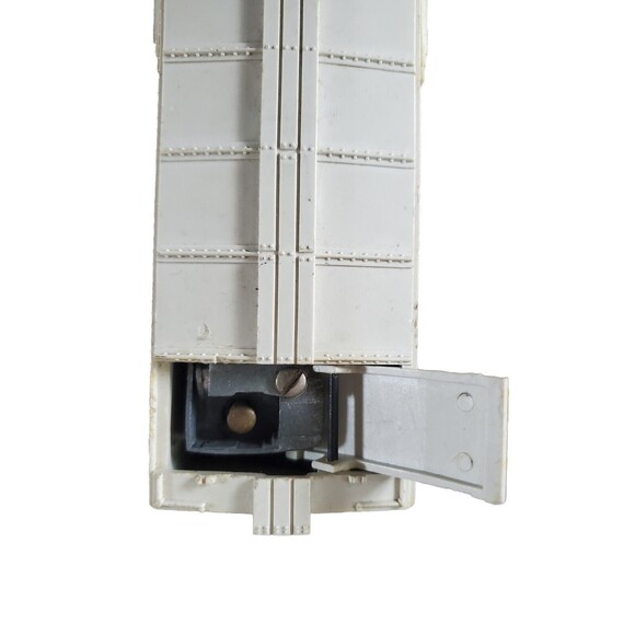 Lionel Train Refrigerated Milk Car 3482 Automatic Metal Heavy FLAWS NEEDS REPAIR - Picture 9 of 11